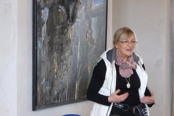 Bild: Kisker in der Ausstellung