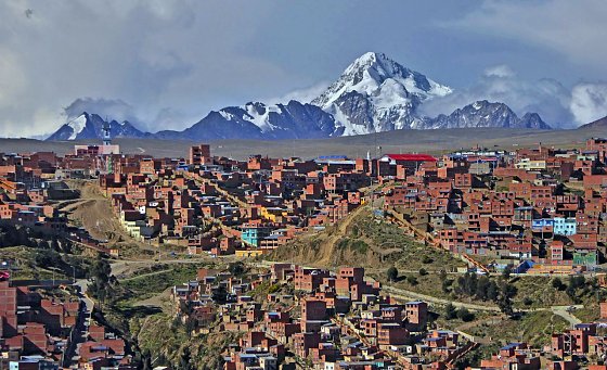 Bild: La Paz mit seinem Hausberg, dem Huayna Potosi 6088 m
