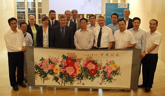 Bild: Chinesen im Rathaus