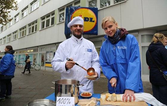 Bild: Vegane Bolognese verteilt