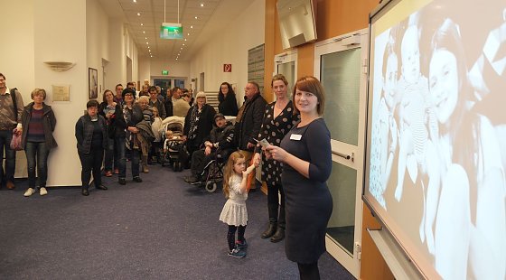 Bild: Er&ouml;ffnung im Foyer der Klinik