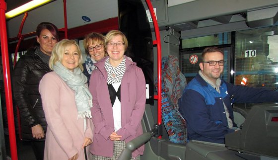 Bild: Erstes Treffen in der Bahn