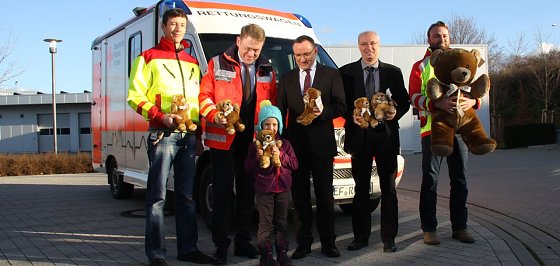 Bild: Teddyb&auml;rchen &uuml;bergeben
