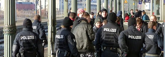 Bild: Erste Cottbus-Fans begr&uuml;&szlig;t