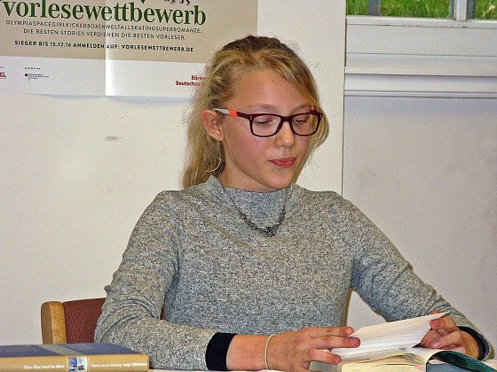 Bild: Die Siegerin des diesj&auml;hrigen Vorlesewettbewerbs am Herder-Gymnasium  Faulborn aus der 6.1
