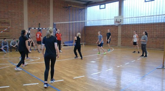 Bild: Volleyball-Turnier der "Gro&szlig;en"
