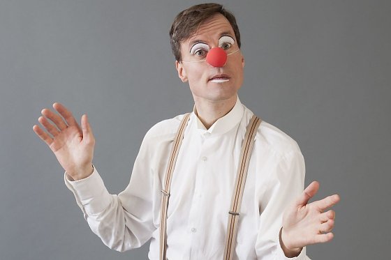 Bild: Clownsspiel zur Passionszeit in der Kirche