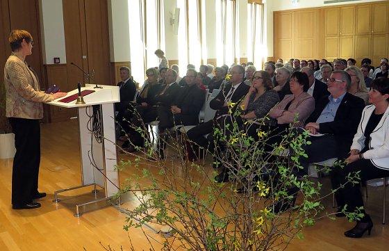 Bild: Prof. Dr. Antje-Britta M&ouml;hrstedt bei ihrem Vortrag