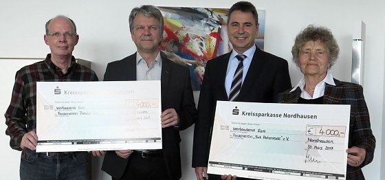 Bild: Geldspenden f&uuml;r zwei F&ouml;rdervereine