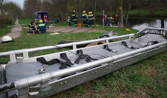 Bild: THW und Feuerwehren &uuml;bten an der Zorge