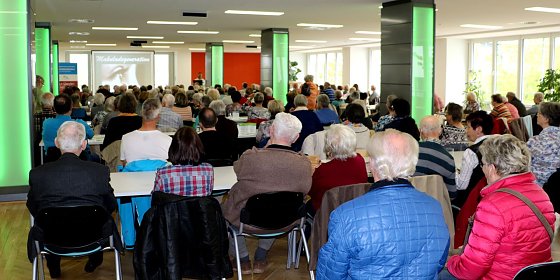 Bild: 170 interessierte Zuh&ouml;rer