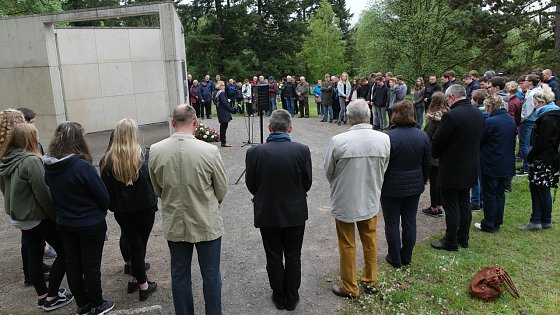 Bild: Auf dem Ehrenfriedhof