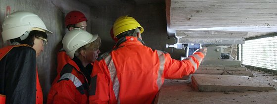 Bild: Im Innern der Helme-Br&uuml;cke