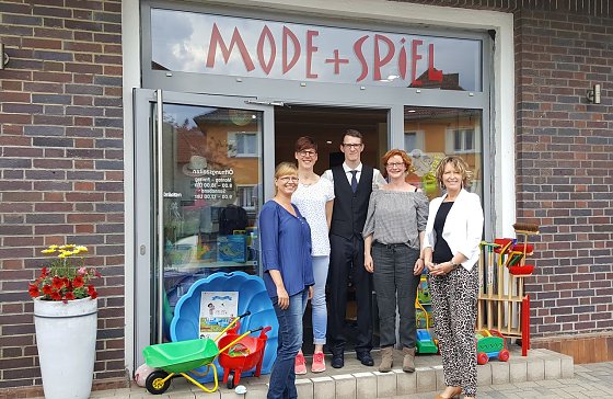 Bild: Von links: Micaela Kn&ouml;rig (DAA Nordhausen), Susanne Schieke (Vorsitzende Gewerbeverein Bleicherode e. V.), Robert Henning (Gastronom Bleicherode), Jana Henning-Jacob (Verein f&uuml;r Regionalentwicklung Bleicherode e. V.), Katja Westermann (DAA Nordhausen)