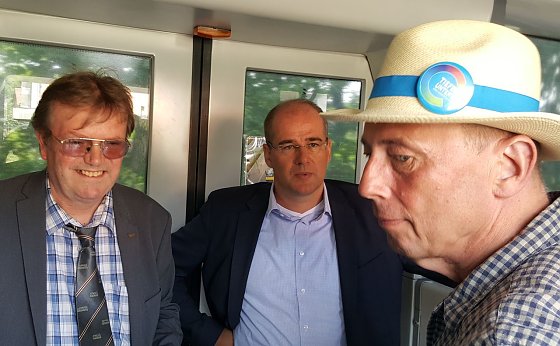 Bild: Ein Minister unterwegs
