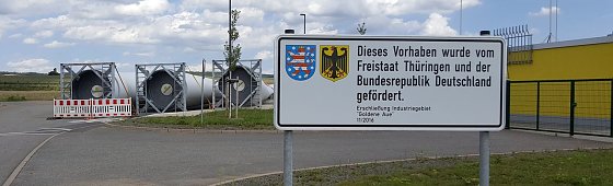 Bild: Drei abgelegte Rotorbl&auml;tter