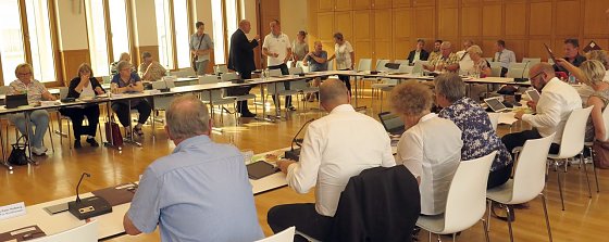 Bild: Kurz vor der Sitzung