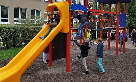 Bild: Kletterger&uuml;st eingeweiht
