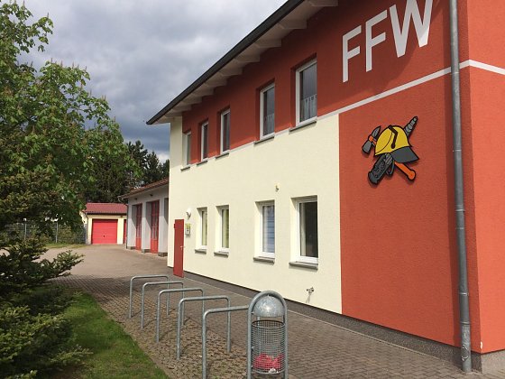 Bild: Das Ger&auml;tehaus der Niedersachswerfer Wehr wird 15 Jahre alt.