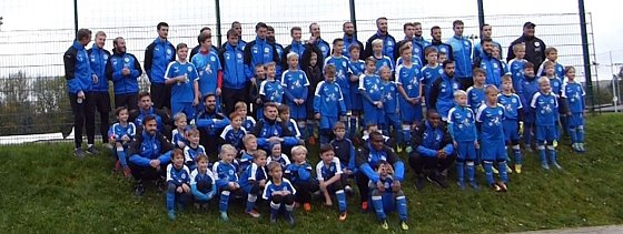 Bild: Gruppenfoto vor dem Training