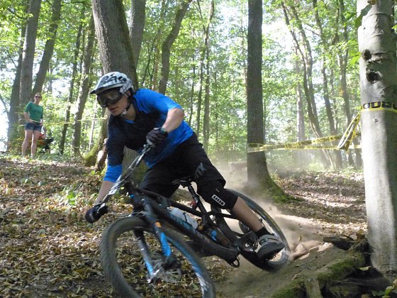 Bild: Der Mountainbiker Erik Wetzel aus Nordhausen bei seinem letzten Saisonrennen in Bayern. 