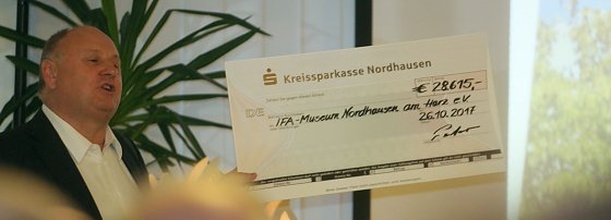 Bild: Spende &uuml;bergeben
