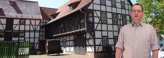 Bild: Ulf Zaspel will mit seinen Videos Touristen nach Nordhausen und in den S&uuml;dharz locken. In diesem stellt er anschaulich den Tabakspeicher vor.