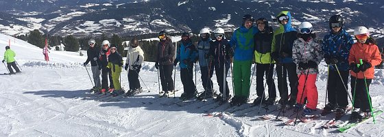 Bild: Einige Teilnehmer des Kurses nach dem Ausstieg aus der Zehner-Gondel
