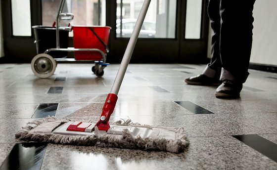 Bild: Mehr Geld f&uuml;r Geb&auml;udereiniger