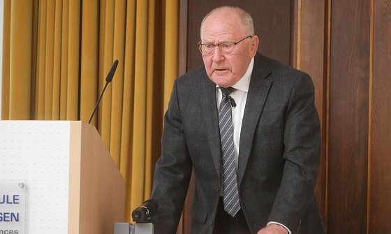 Bild: Prof. Markgraf bei seinem Vortrag