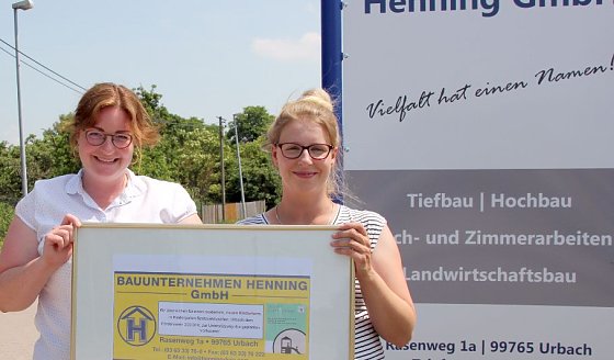 Bild: Scheck &uuml;bergeben