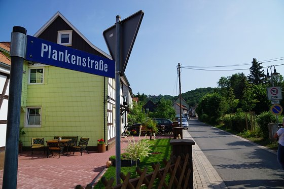 Bild: Knapp 12 Monate wurde die Plankenstra&szlig;e in Neustadt grundhaft saniert.