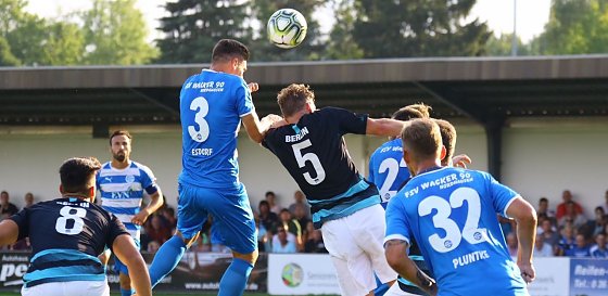 Bild: Esdorf gewinnt Kopfballduell