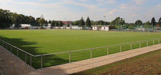 Bild: Neuer Rasenplatz wird freigegeben