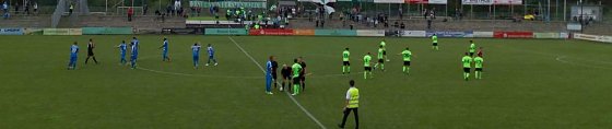 Bild: Der Ball rollt...