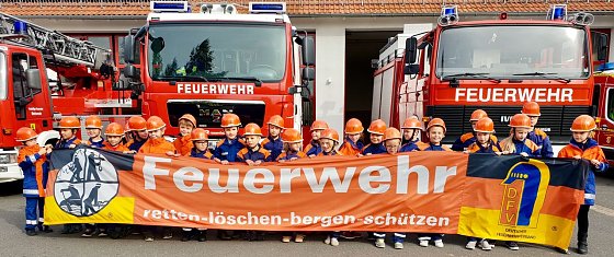 Bild: Nachwuchsbrandsch&uuml;tzer erfolgreich gepr&uuml;ft 