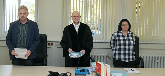 Bild: J&uuml;rgen Fuchs kurz vor der Er&ouml;ffnung der Verhandlung
