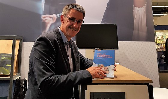 Bild: Neues Buch vorgestellt