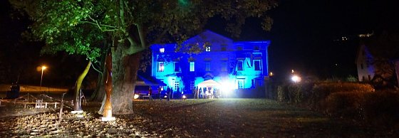 Bild: Altes Haus im neuen Licht