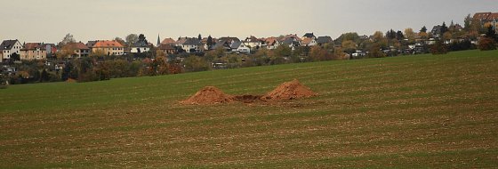 Bild: Eine Ausgrabungsstelle, hier liegt die gr&ouml;&szlig;ere Bombe
