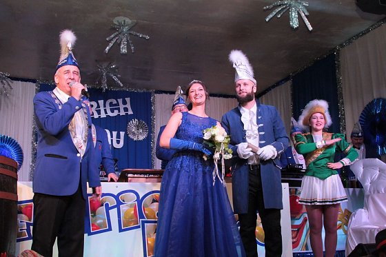 Bild: EKV-Pr&auml;sident Michale Schulze mit dem Prinzenpaar Anna I. und  Martin II. 