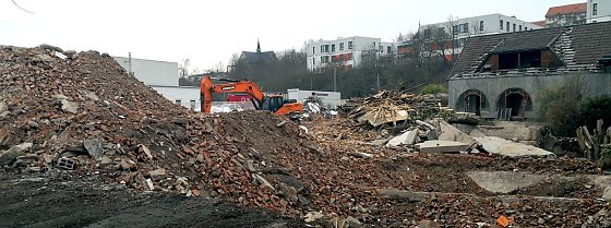 Bild: Mehr Platz f&uuml;r wartende Lkw, f&uuml;r Waschstra&szlig;e und neue T&Uuml;V-Station