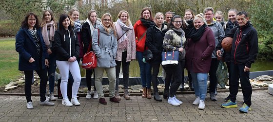 Bild: Mehrgenerationen-Projekt im Pflegeheim