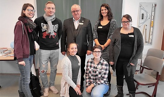 Bild: Projekttag von Studierenden f&uuml;r Sch&uuml;ler