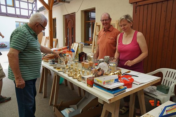 Bild: Organisatorin Gabriele Neumeyer l&auml;dt auch in diesem Jahr wieder zum Garagenflohmarkt.  