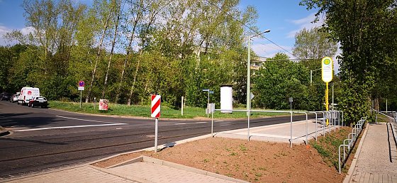Bild: Haltestelle gegen&uuml;ber der Einm&uuml;ndung der Frankenstra&szlig;e