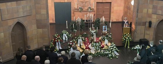 Bild: Blick in die Trauerhalle