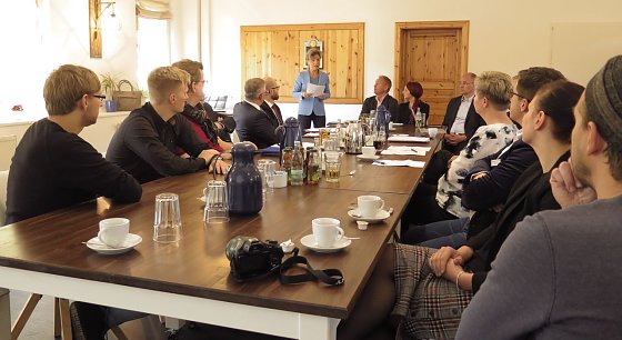 Bild: Fachgespr&auml;ch beim Horizont-Verein