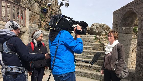 Bild: Reiseleiterin Marion im Interview