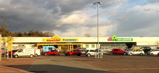 Bild: Der Herkules-Markt in Niedersachswerfen wird umgebaut. Auch der Eingangsbereich wird ge&auml;ndert.